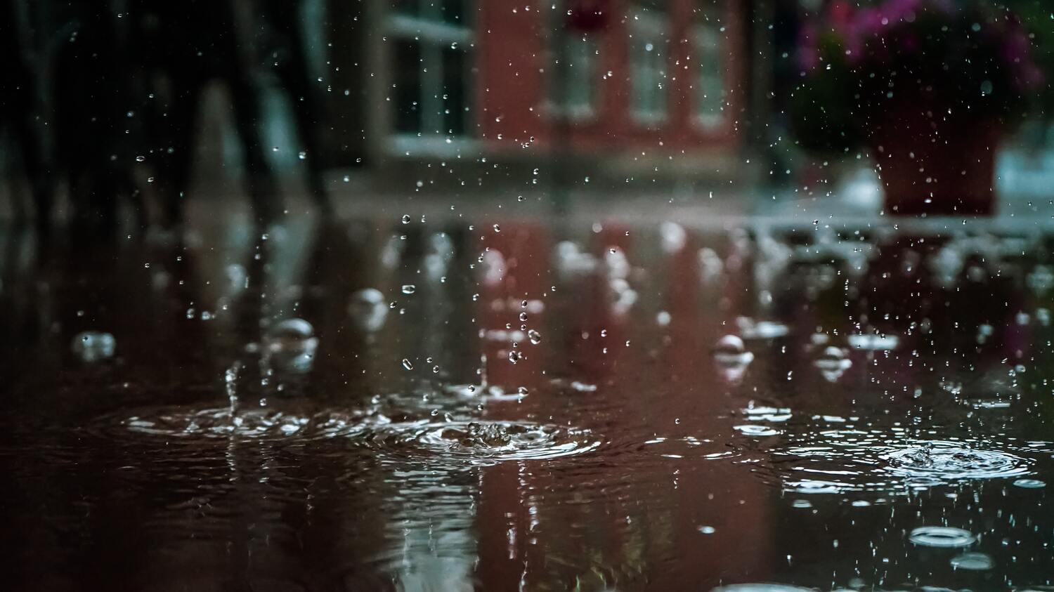 Can-You-Ride-an-eScooter-in-the-Rain-The-Answer-May-Surprise-You Hiboy